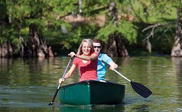 students canoeing on campus